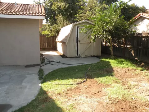 Exterior - 1005 Vindel Ln, Modesto, CA 95350 photo 6 of 7