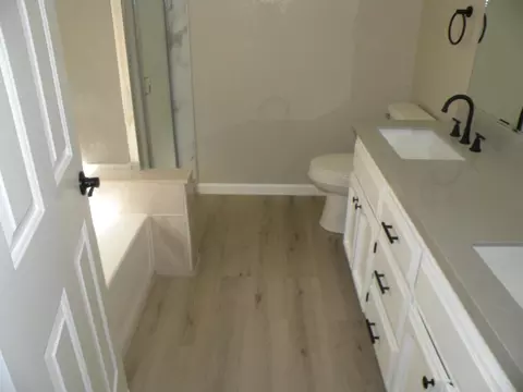 Bath - 1005 Vindel Ln, Modesto, CA 95350 photo 5 of 7