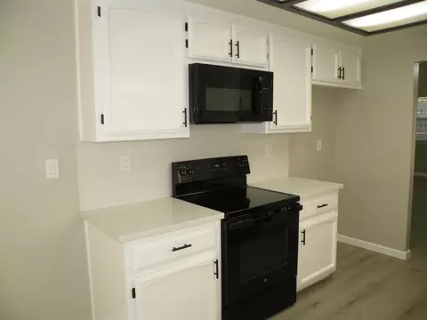 Kitchen - 1005 Vindel Ln, Modesto, CA 95350 photo 6 of 7
