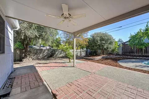 Exterior - 774 Hawthorn Ln, Davis, CA 95616 photo 4 of 7