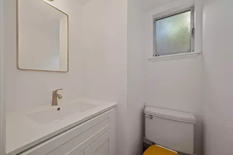 Bath - 774 Hawthorn Ln, Davis, CA 95616 photo 4 of 4
