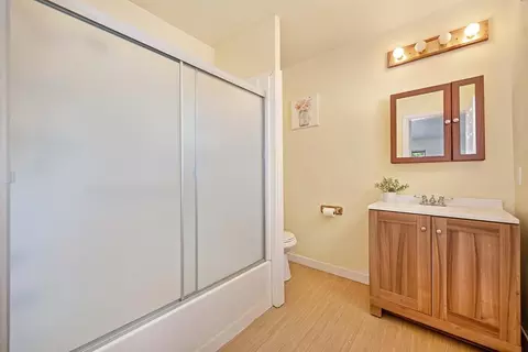 Bath - 19205 Geisendorfer Rd, Applegate, CA 95703 photo 3 of 3