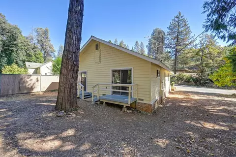 Exterior - 19205 Geisendorfer Rd, Applegate, CA 95703 photo 4 of 11