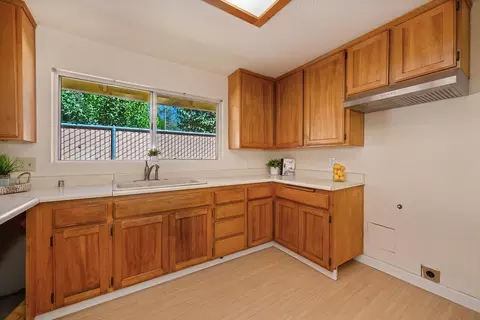 Kitchen - 19205 Geisendorfer Rd, Applegate, CA 95703 photo 3 of 3