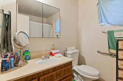 Bath - 1462 Stanley Dr, Ripon, CA 95366 photo 2 of 2