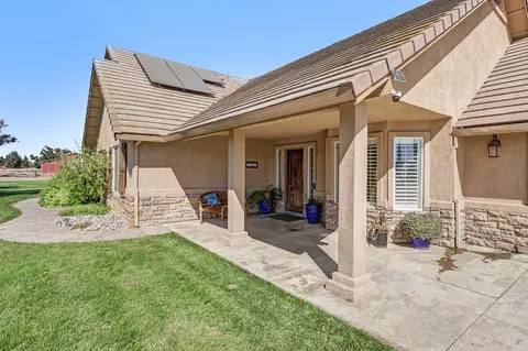 Exterior - 12647 E Tokay Colony Rd, Lodi, CA 95240 photo 2 of 26
