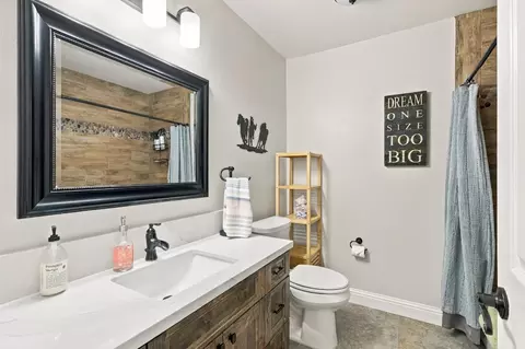 Bath - 12647 E Tokay Colony Rd, Lodi, CA 95240 photo 3 of 5
