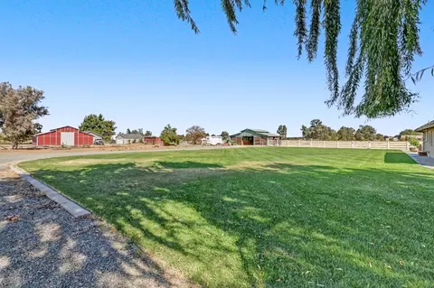 Exterior - 12647 E Tokay Colony Rd, Lodi, CA 95240 photo 19 of 26