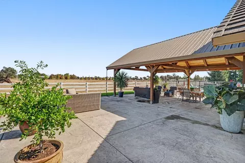 Exterior - 12647 E Tokay Colony Rd, Lodi, CA 95240 photo 5 of 26