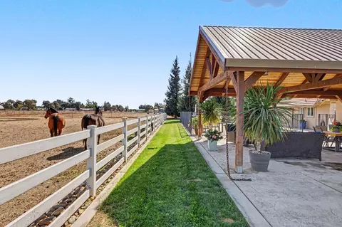 Exterior - 12647 E Tokay Colony Rd, Lodi, CA 95240 photo 9 of 26