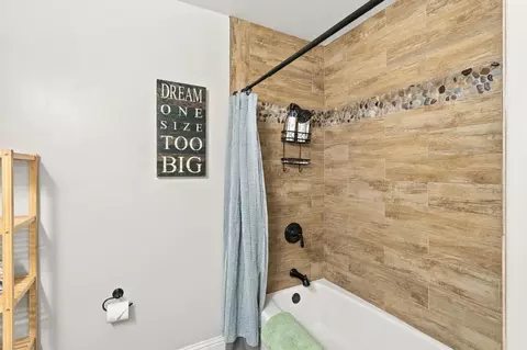 Bath - 12647 E Tokay Colony Rd, Lodi, CA 95240 photo 4 of 5