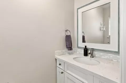 Bath - 12647 E Tokay Colony Rd, Lodi, CA 95240 photo 5 of 5
