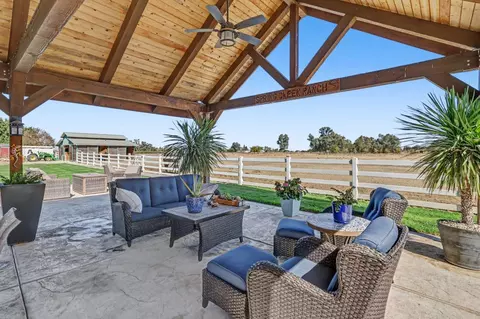 Exterior - 12647 E Tokay Colony Rd, Lodi, CA 95240 photo 7 of 26