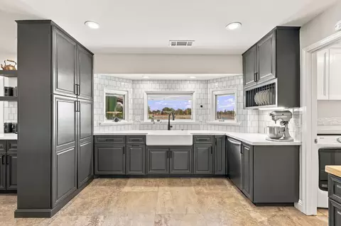 Kitchen - 12647 E Tokay Colony Rd, Lodi, CA 95240 photo 10 of 10