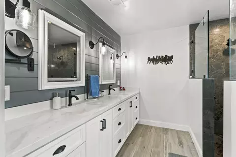 Bath - 12647 E Tokay Colony Rd, Lodi, CA 95240 photo 1 of 5