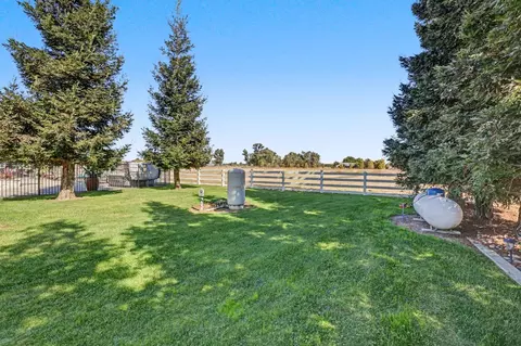 Exterior - 12647 E Tokay Colony Rd, Lodi, CA 95240 photo 22 of 26