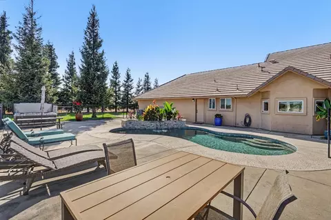 Exterior - 12647 E Tokay Colony Rd, Lodi, CA 95240 photo 12 of 26