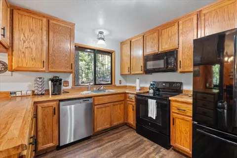 Kitchen - 2721 Sioux Trl, Arnold, CA 95223 photo 1 of 2