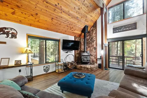 Living - 2721 Sioux Trl, Arnold, CA 95223 photo 2 of 5