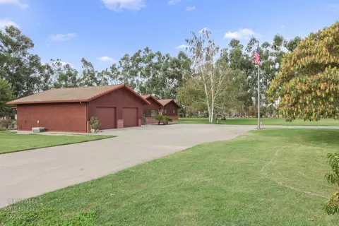 Exterior - 10284 E Underwood Rd, Acampo, CA 95220 photo 4 of 10