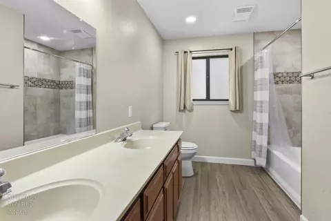 Bath - 10284 E Underwood Rd, Acampo, CA 95220 photo 2 of 3