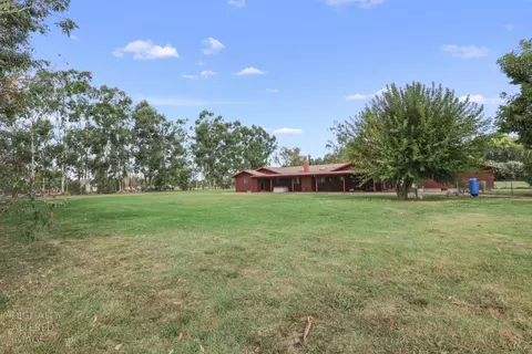 Exterior - 10284 E Underwood Rd, Acampo, CA 95220 photo 7 of 10
