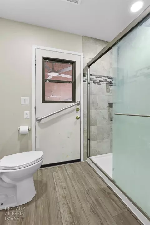 Bath - 10284 E Underwood Rd, Acampo, CA 95220 photo 1 of 3