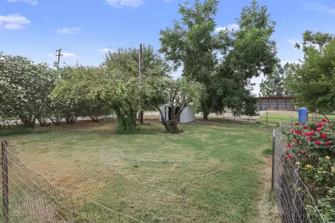 Exterior - 10284 E Underwood Rd, Acampo, CA 95220 photo 6 of 10