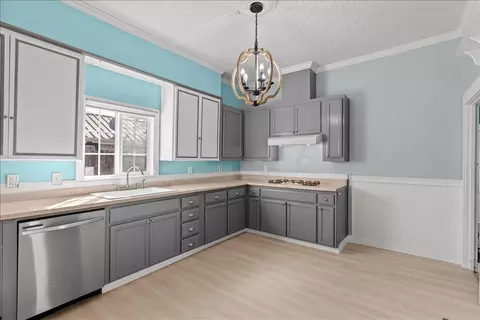 Kitchen - 1736 Baker Ave, Escalon, CA 95320 photo 2 of 4