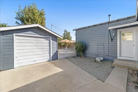 Exterior - 1736 Baker Ave, Escalon, CA 95320 photo 10 of 13