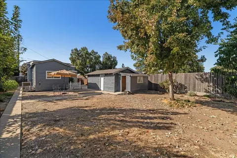 Exterior - 1736 Baker Ave, Escalon, CA 95320 photo 7 of 13