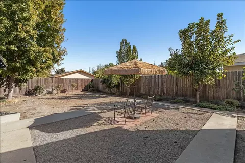 Exterior - 1736 Baker Ave, Escalon, CA 95320 photo 4 of 13