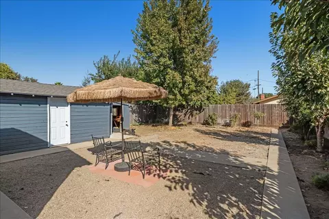 Exterior - 1736 Baker Ave, Escalon, CA 95320 photo 5 of 13