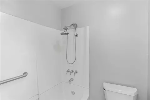 Bath - 1736 Baker Ave, Escalon, CA 95320 photo 2 of 2