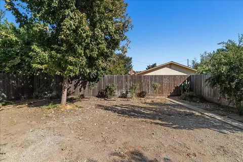 Exterior - 1736 Baker Ave, Escalon, CA 95320 photo 6 of 13
