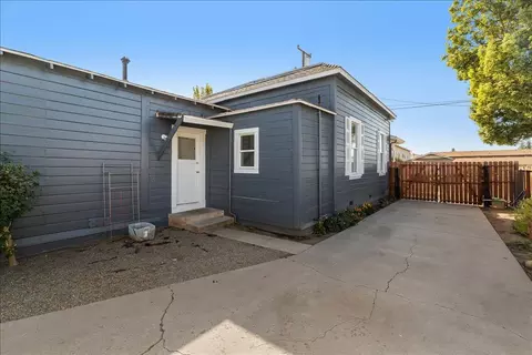 Exterior - 1736 Baker Ave, Escalon, CA 95320 photo 9 of 13