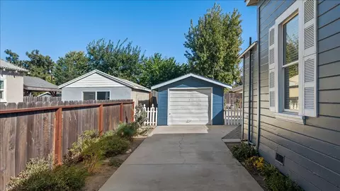 Exterior - 1736 Baker Ave, Escalon, CA 95320 photo 12 of 13