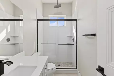 Bath - 431 Sycamore Ave, Manteca, CA 95336 photo 5 of 9