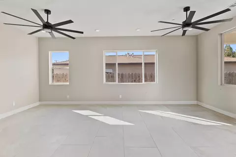 Living - 431 Sycamore Ave, Manteca, CA 95336 photo 2 of 10