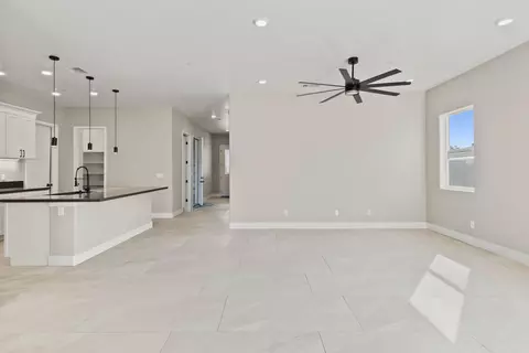 Living - 431 Sycamore Ave, Manteca, CA 95336 photo 6 of 10