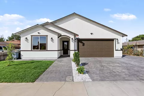 Exterior - 431 Sycamore Ave, Manteca, CA 95336 photo 3 of 13