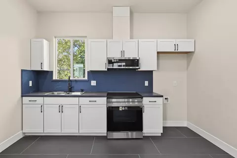Kitchen - 431 Sycamore Ave, Manteca, CA 95336 photo 5 of 5