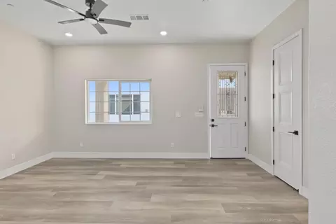 Living - 431 Sycamore Ave, Manteca, CA 95336 photo 10 of 10