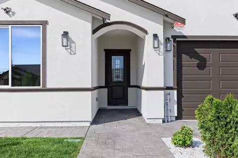 Exterior - 431 Sycamore Ave, Manteca, CA 95336 photo 8 of 13