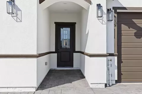 Entry Way - 431 Sycamore Ave, Manteca, CA 95336 photo 1 of 6