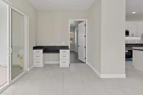 Entry Way - 431 Sycamore Ave, Manteca, CA 95336 photo 2 of 6