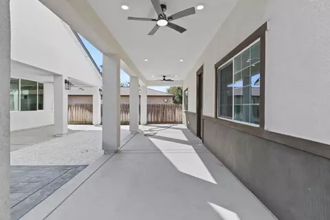 Entry Way - 431 Sycamore Ave, Manteca, CA 95336 photo 6 of 6