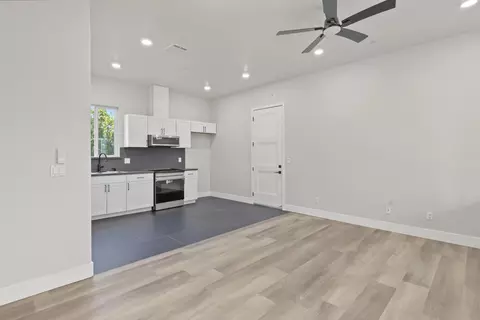 Living - 431 Sycamore Ave, Manteca, CA 95336 photo 8 of 10