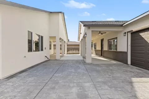 Exterior - 431 Sycamore Ave, Manteca, CA 95336 photo 12 of 13