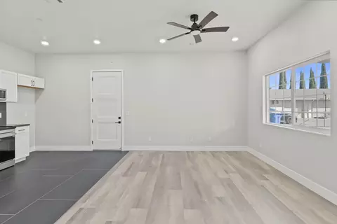 Living - 431 Sycamore Ave, Manteca, CA 95336 photo 9 of 10